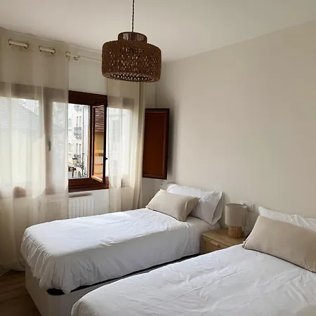 Cuatro Calles Apartment *